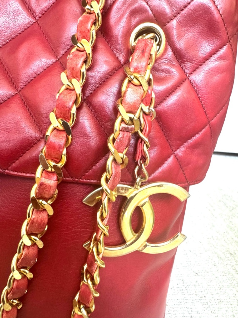 CHANEL Vintage Red Leather Chain Tote CC Charm 1 Series - Picture 7 of 16